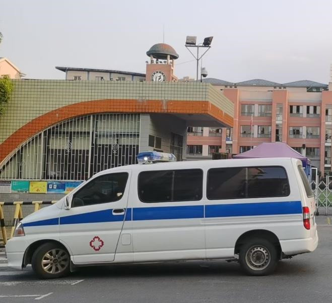 连江救护车出租护送骨折病人一公里多少钱